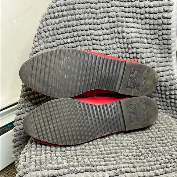 3/$20 Mootsies Tootsies Red Moccasin Shoes - Picture 2 of 2
